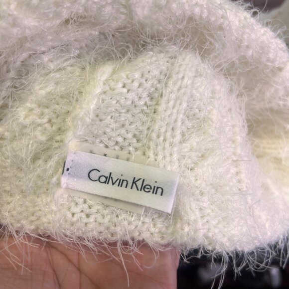 Calvin Klein Women's‎ Cream Fuzzy Pom Pom Winter Beanie Hat - Picture 6 of 6